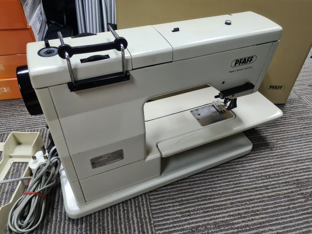 Rare Vintage Pfaff 1222 IDT Solid metal chassis sewing machine West