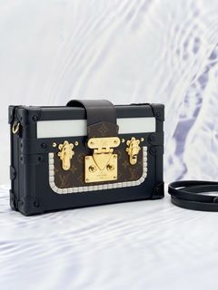 Shop Louis Vuitton MONOGRAM 2023 SS Camera bag M82465 by