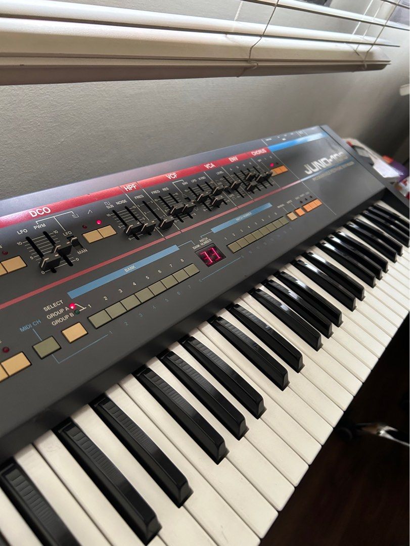 Roland Juno 106 Analogue Synthesizer Keyboard, Hobbies & Toys, Music
