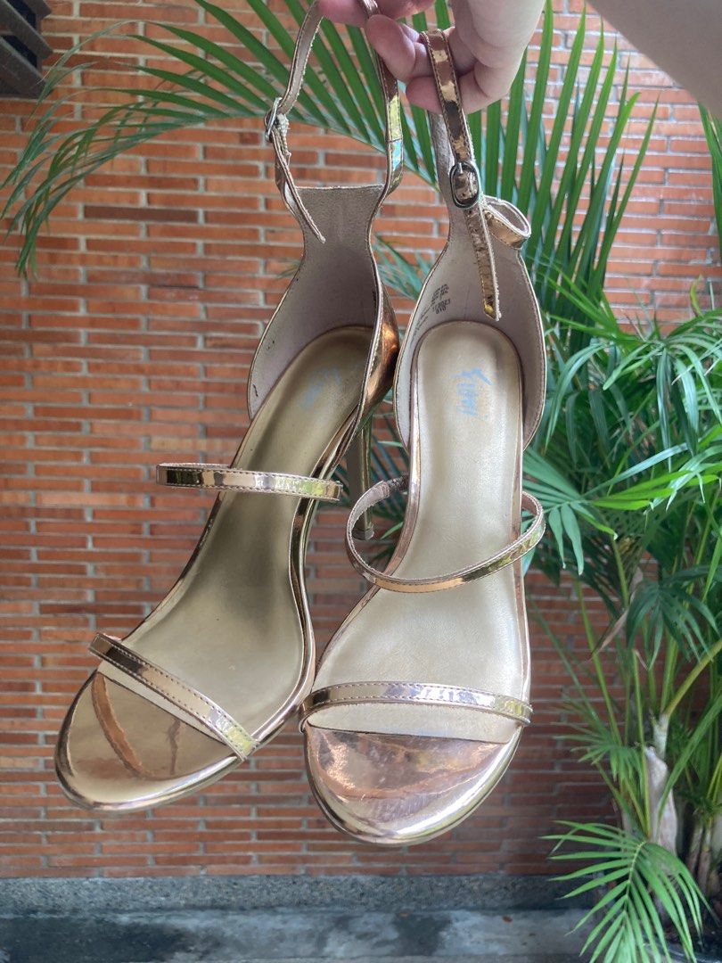 Shiny rose gold top heels