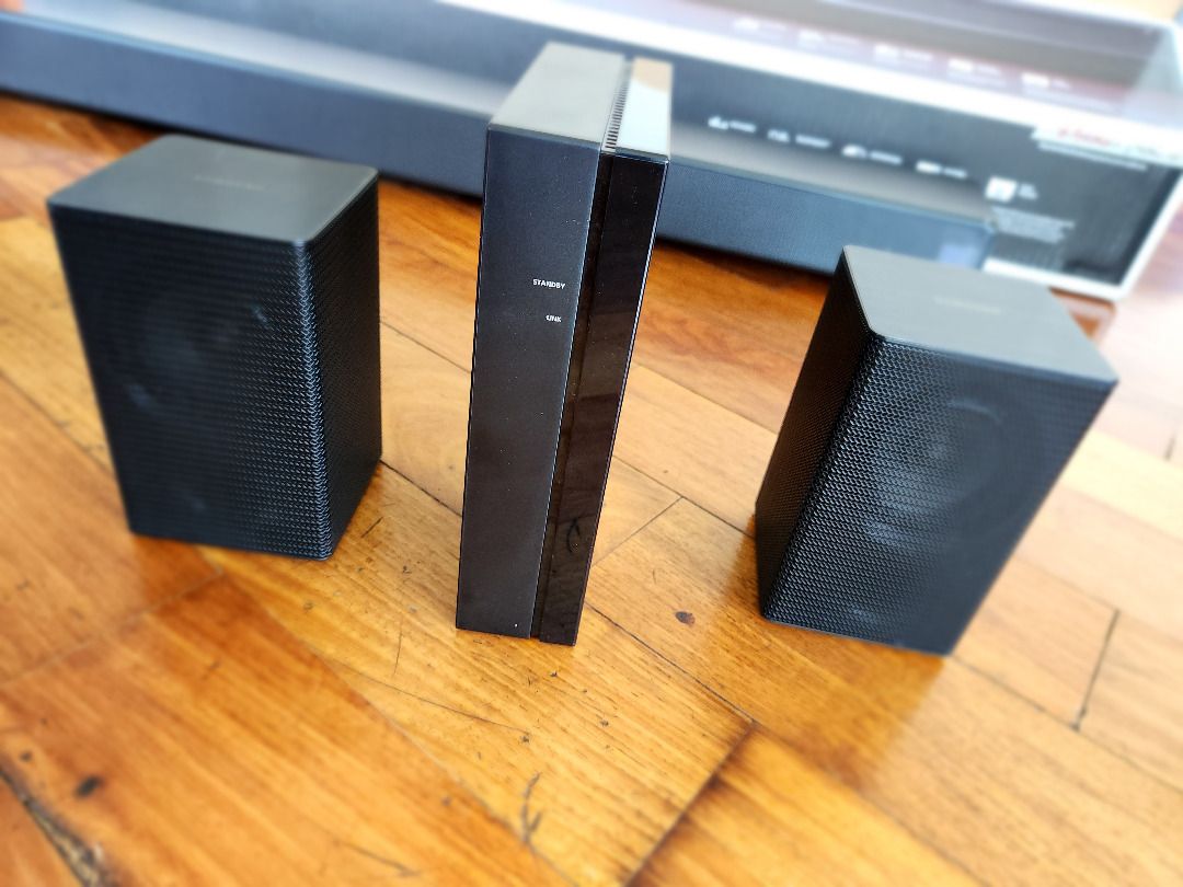 Samsung HWMS650 Soundbar 450 Watts, plus Wireless Rear Speaker Kit