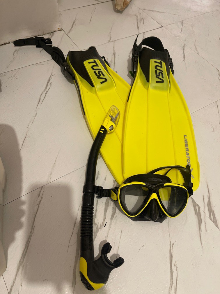 Scuba diving gear set on Carousell
