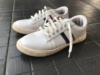 Sepatu cewek sneakers putih