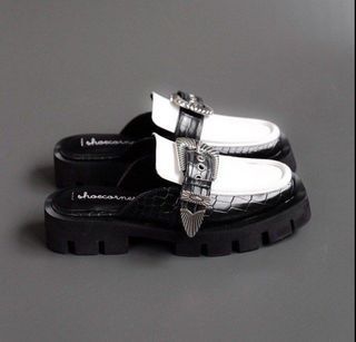 SHOECORNERID - BOB Mules Buckle