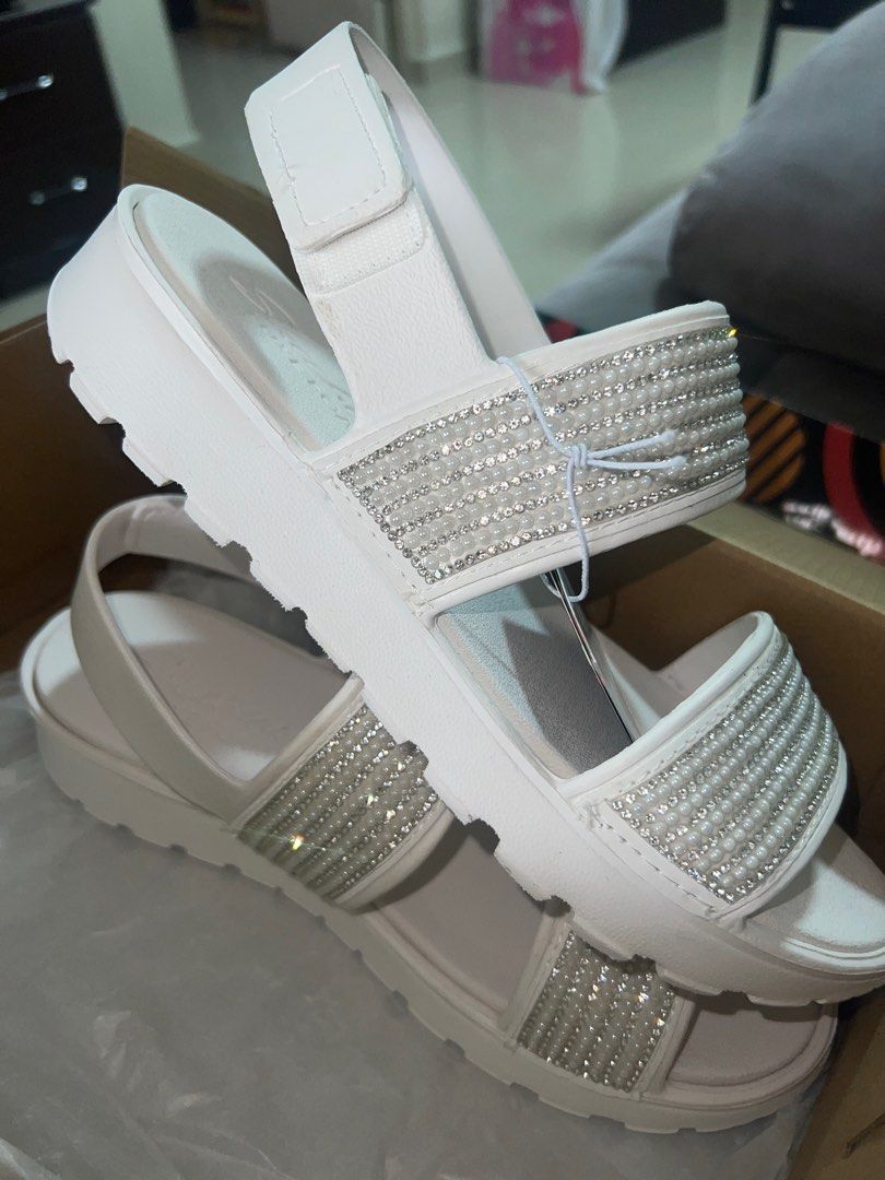 skechers sandals 6