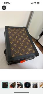 Rare Collector's FW 21-22 Louis Vuitton Silver Monogram Mirror Handle Trunk  Bag (LV) Virgil Abloh, Luxury, Bags & Wallets on Carousell