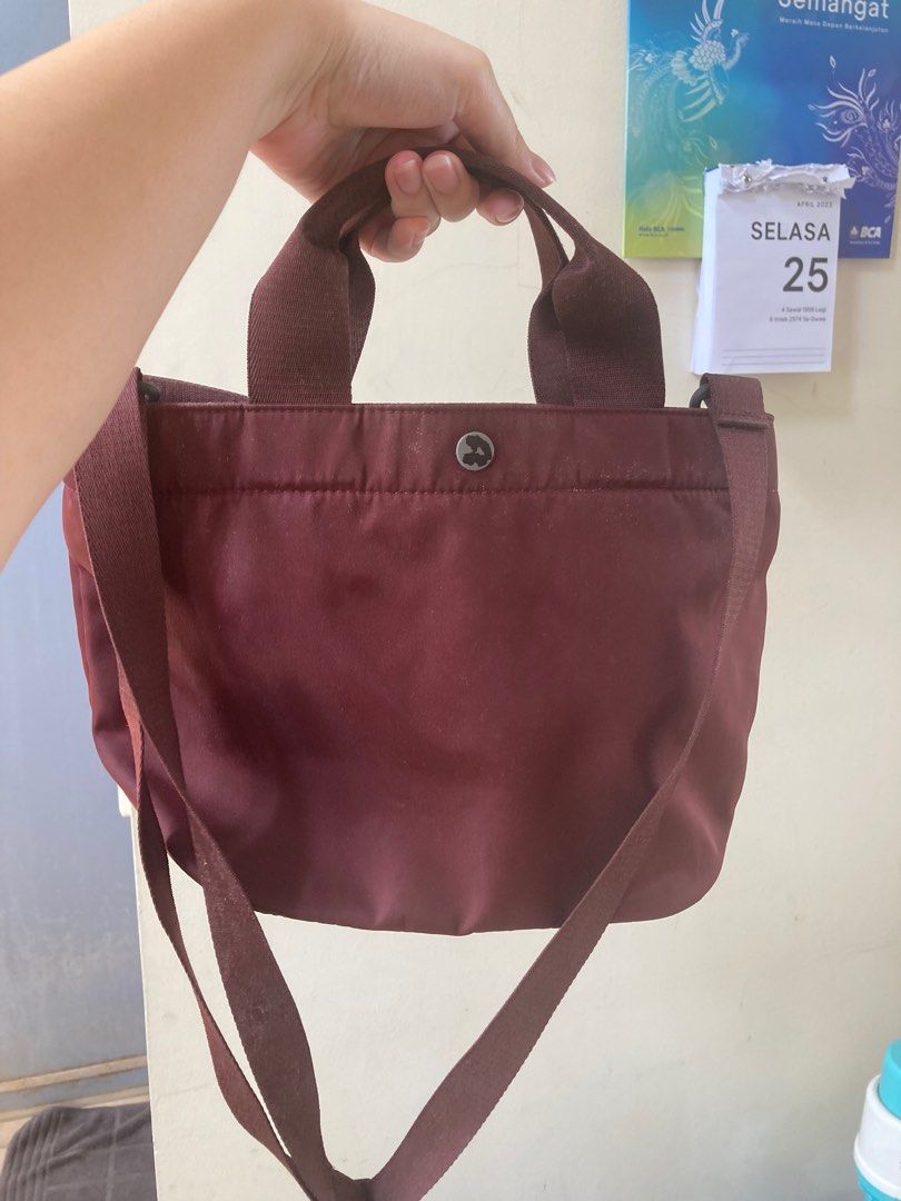 tas uniqlo ori on Carousell