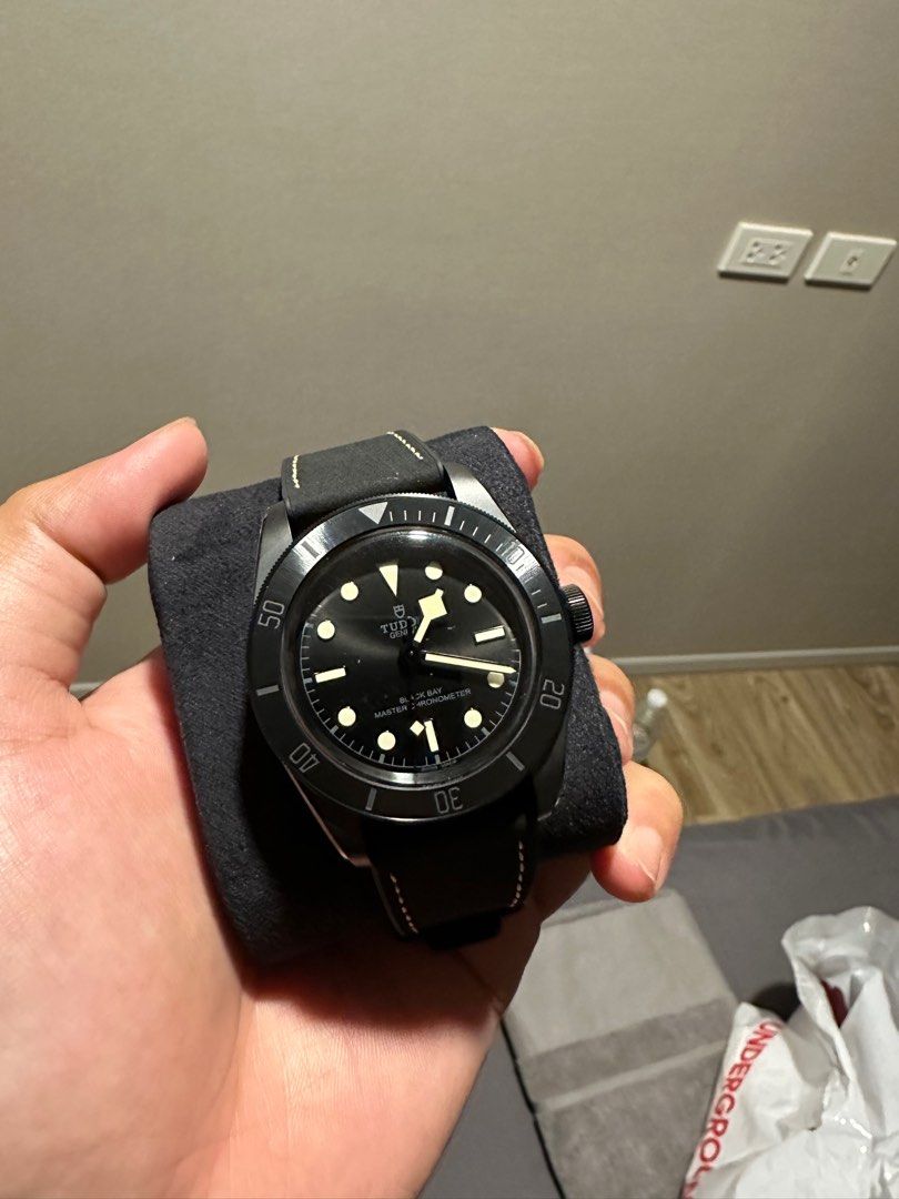 Tudor Black Bay Ceramic 2023 (Category: Luxury Watches) located in Kawit. Submitted by ronaldbalicuds (Listing ID 1228427972, Image 3). Description: For Sale Tudor black bay 41 Ceramic 2023 Brandnew Complete with free extra tudor nato strap Php 215,000.