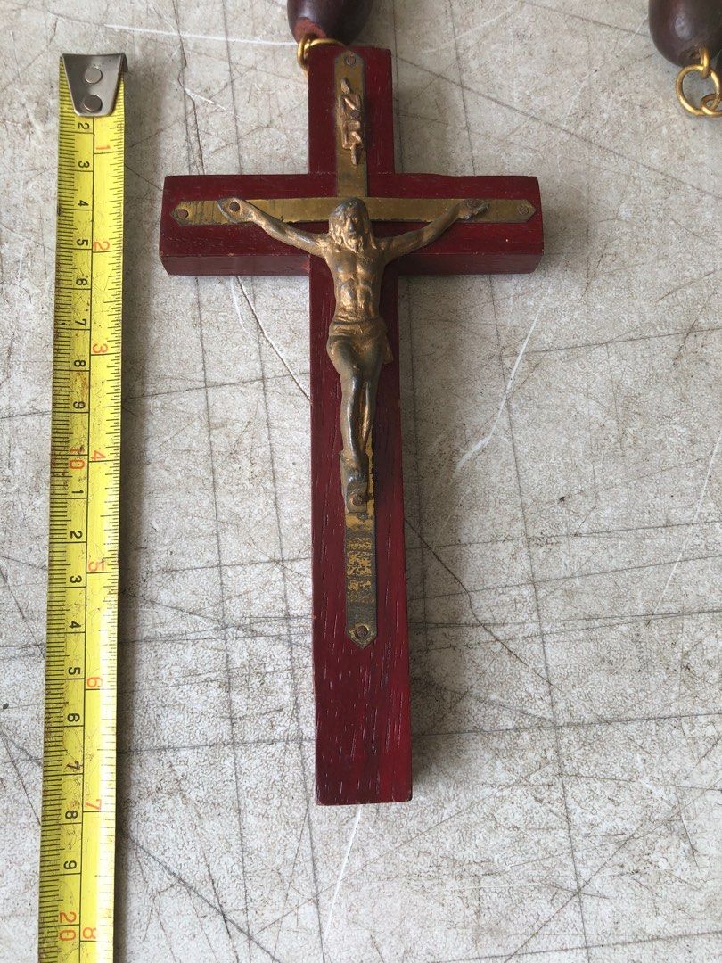 Vintage Large Wooden Rosary (Category: Religious Items) located in Paranaque City. Submitted by rookie33 (Listing ID 1228434049, Image 3). Description: good condition item location - Paranaque payment - Gcash .