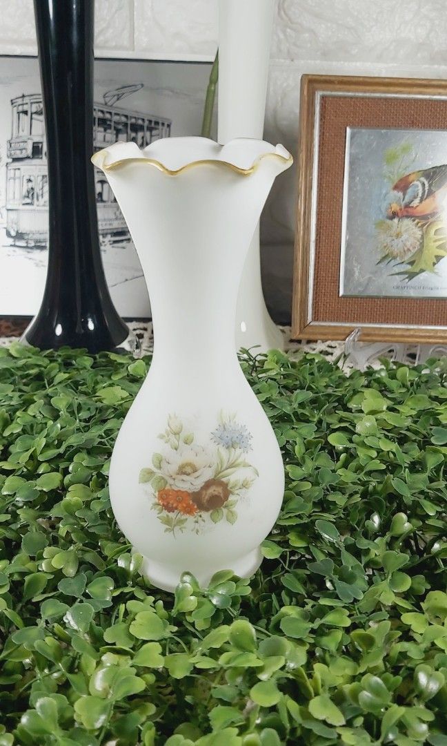 White Glass Vases from England (Category: Vases & Decorative Bowls) located in San Pedro. Submitted by PrettyBakersCollection (Listing ID 1228439937, Image 3). Description: shoppee store: https://shp.ee/4gbkxuf These are England Surplus White Vases, description are as follows: ▪︎1 piece White Glass Vase 1: 5" tall ▪︎1 piece White Glass Vase 2: 9" tall ▪︎1 piece White Glass Vase 3: 11.75" tall❌SOLD❌ ▪︎1 piece White Glass Vase 4: 8" tall❌SOLD❌ ▪︎1 