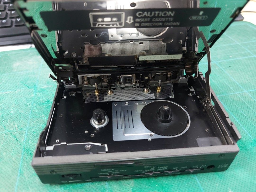 Walkman Aiwa HS-J150M Stéréo, Lecteur Cassettes Radio AM/FM, Pour Pièces