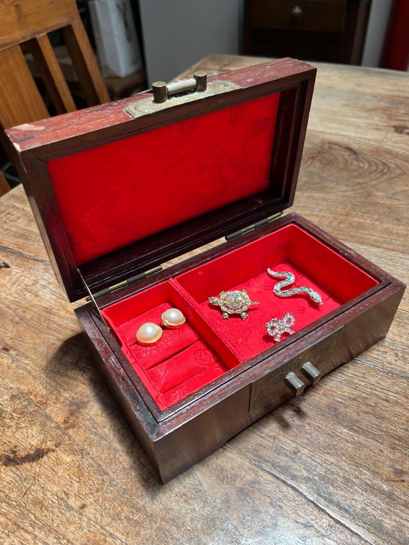 Antique jewellery box, Women's Fashion, Jewelry & Organisers, Accessory
