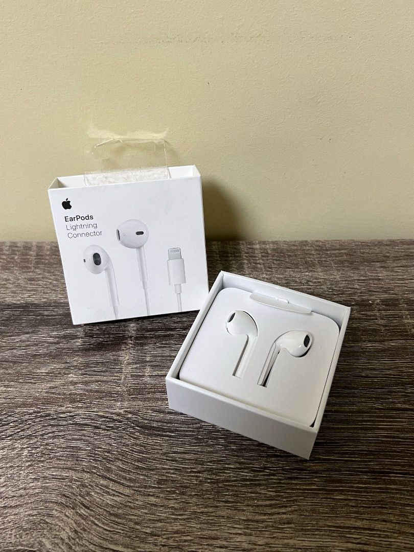 Apple EarPods with Lightning Connector, Audio, Earphones on Carousell