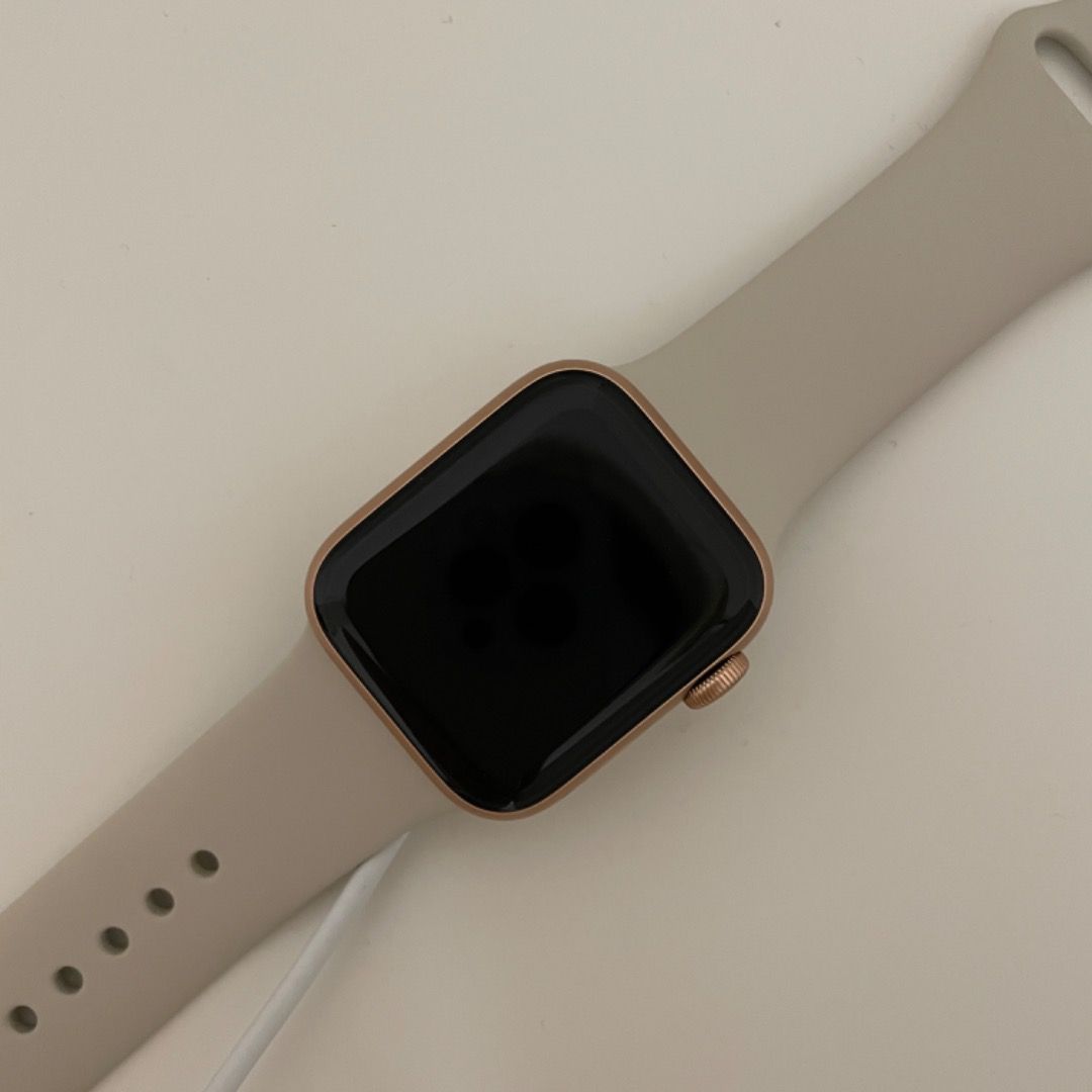 Apple Watch SE 40mm Gold Alu Starlight Sp Band Mobile Phones