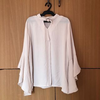 Bellsleeve top