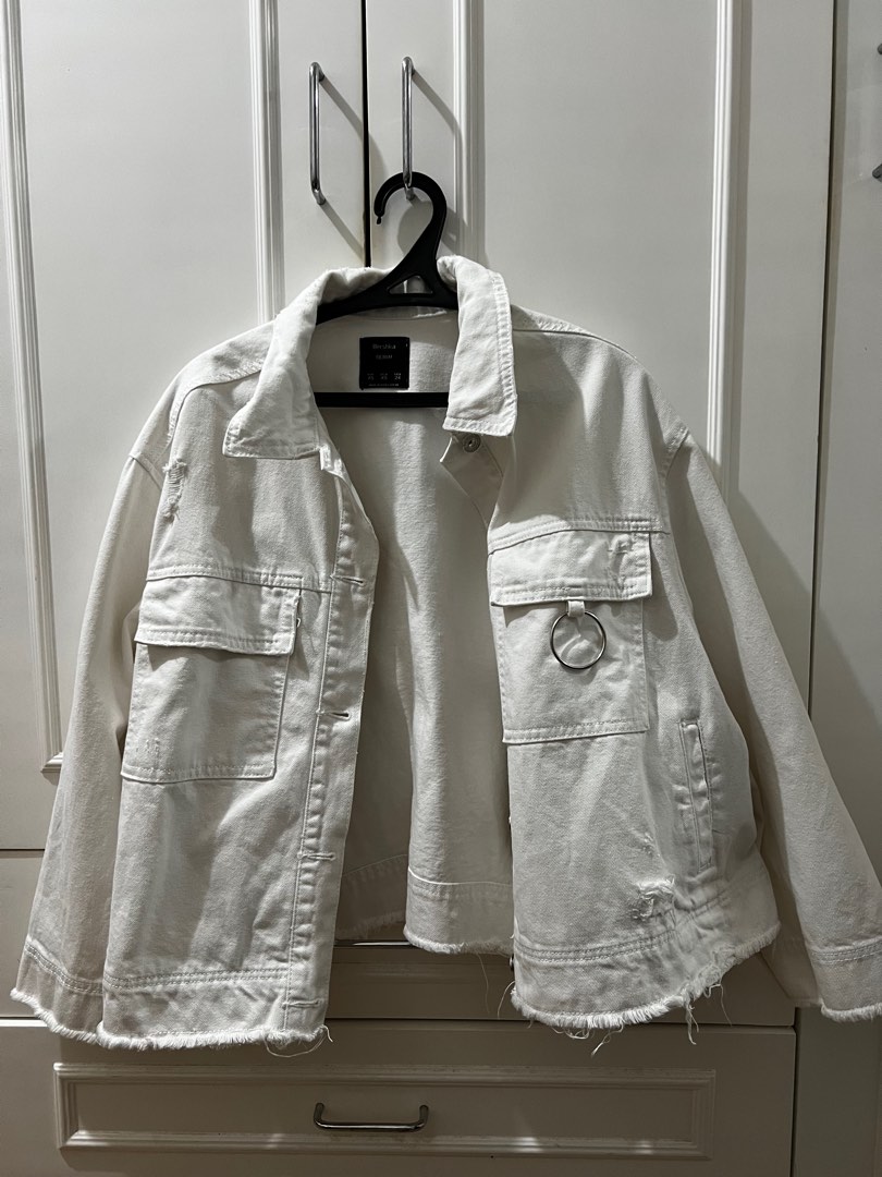 Bershka White Denim Jacket Women s Fashion Coats Jackets and Outerwear on Carousell