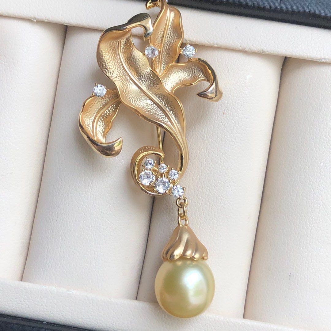 Gold brooches for sale outlet