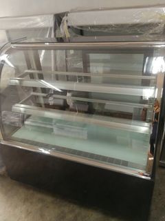 CURVED TYPE CAKE CHILLER