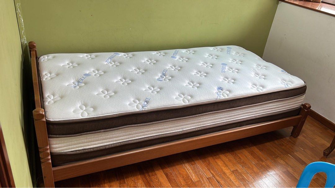 DUNLOPILLO SIGNATURE COMFORT SINGLE SIZE MATTRESS Furniture