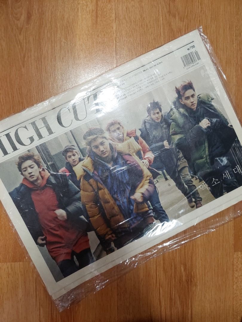 EXO High Cut Magazine Vol. 111 (Category: Magazines) located in Pasig City. Submitted by lo.flo (Listing ID 1228710768, Image 2). Description: EXO High Cut Magazine Vol. 111 🏷️PRICE ❗ Free if you purchase anything else from my listings❗ Shipping or delivery is NOT FREE and will be SHOULDERED BY BUYER 📖 CONDITION ● Condition: LIGHTLY USED Unsealed but still inside original packaging All pages are intact helping tags: exo exo-k exo-cbx baekhyun d