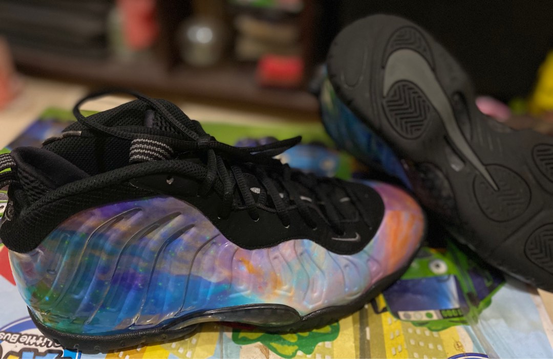 Foamposit Galaxy,Galaxy (Big Bang), Fesyen Pria, Sepatu , Sneakers di  Carousell