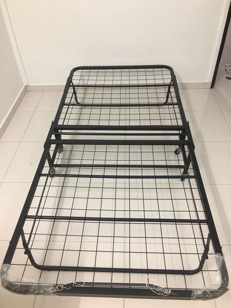 Foldable Portable Bed Frame with Wheels (size single), Furniture