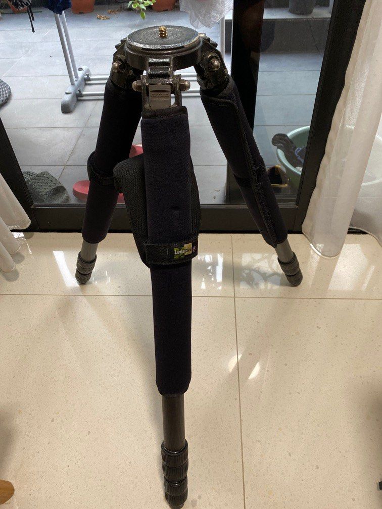 Gitzo G1325 Mountainer carbon fibre tripod, Photography, Photography