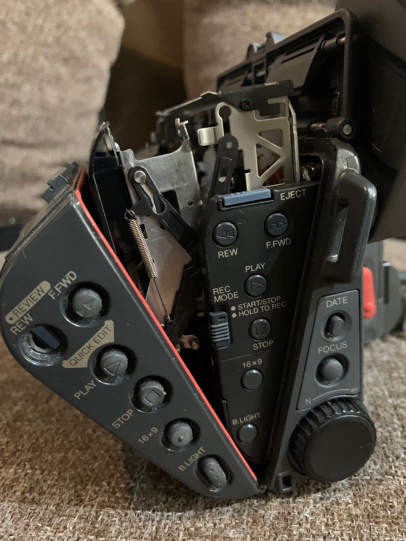 Hitachi Camcorder Hi8 WORKING, Photography, Video Cameras on Carousell