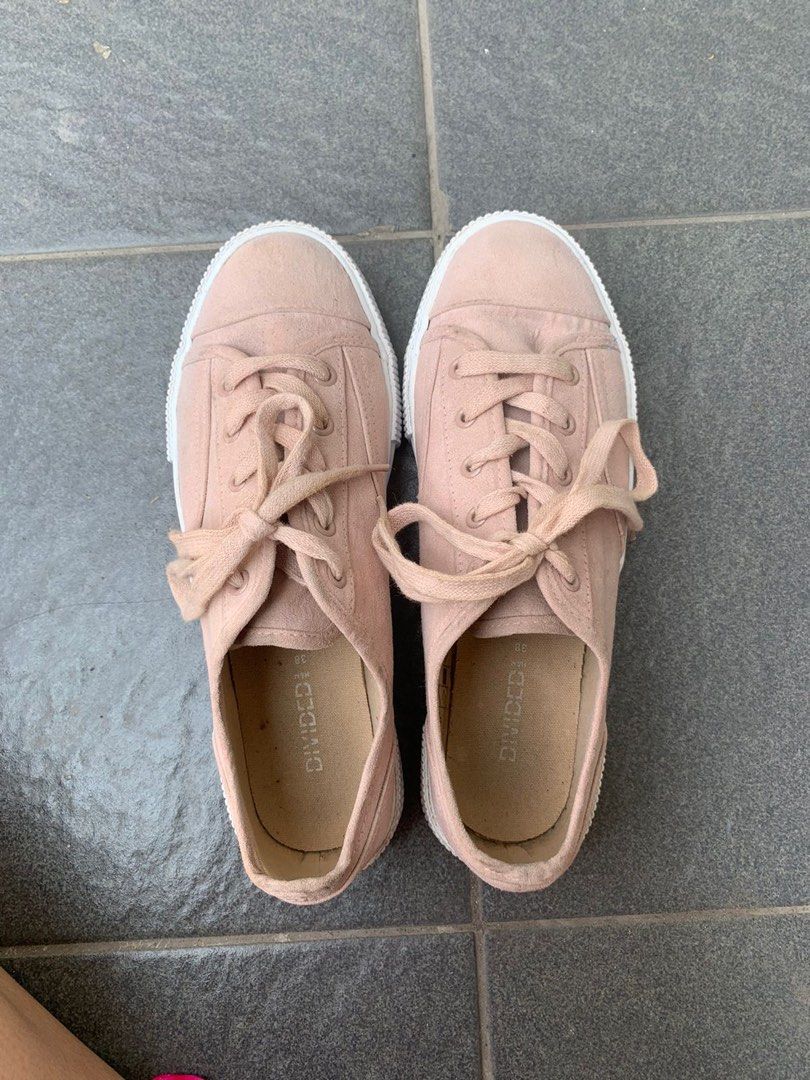 sepatu divided h&m