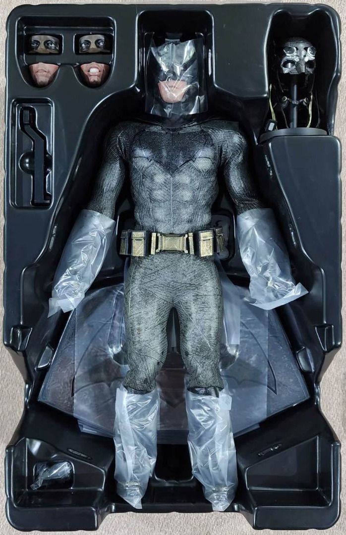 Hot Toys Batman with Sniper Rifle and Tech Cowl MMS342 - Batman vs ...