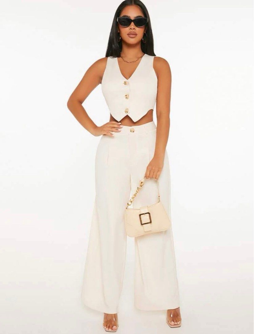 HQ Beige Coordinates (Category: Sets or Coordinates) located in Davao. Submitted by mrscscloset2019 (Listing ID 1228594974, Image 2). Description: -Bought for 1600 -Condition is still brand new, what you see is what you get -Stretch: Slight, Fit: Regular Please see photos 5 and 6 for the accurate measurement .