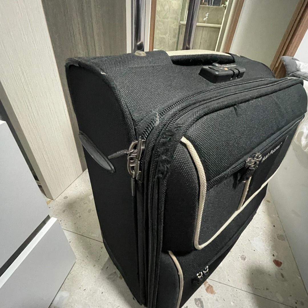 HUSH PUPPIES TRAVEL SUITCASE LUGGAGE BAG, Hobbies & Toys, Travel, Luggage on Carousell