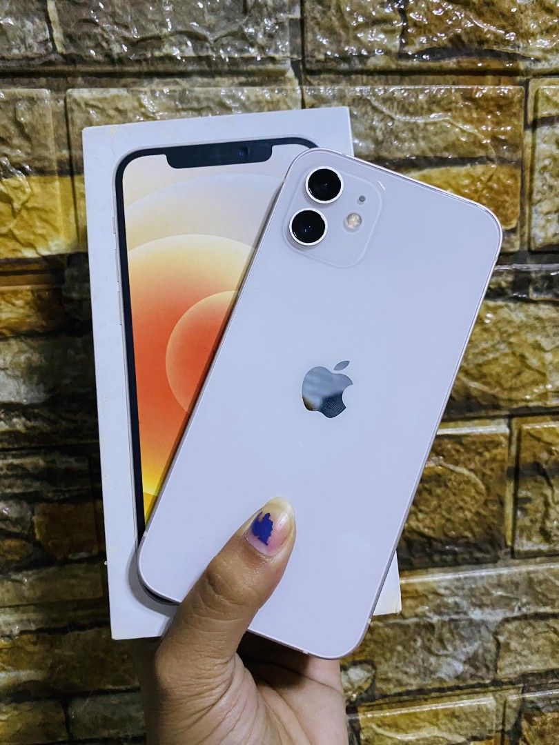 Iphone 12 (Category: iPhone 12 Series) located in Manila. Submitted by skychoochoo (Listing ID 1228574502, Image 1). Description: For sale or swap Iphone 12 64gb Globelock 22k selling 24k swapping No issue Makinis 99% smooth Complete package Check all you want Truetone ok Face id ok Manila area or nearby meet up Pwede sa malayo add na lang df.