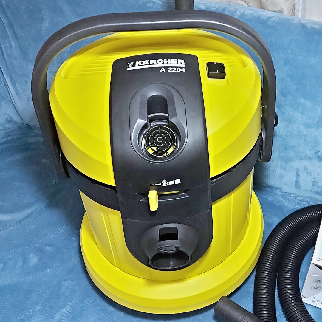 Karcher Vacuum Cleaner Wet & Dry / A2204 / many Accessories, TV & Home