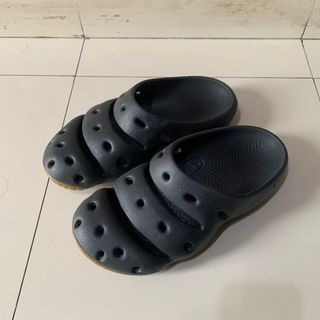 Keen Yagoi Clogs not Crocs, Merrel