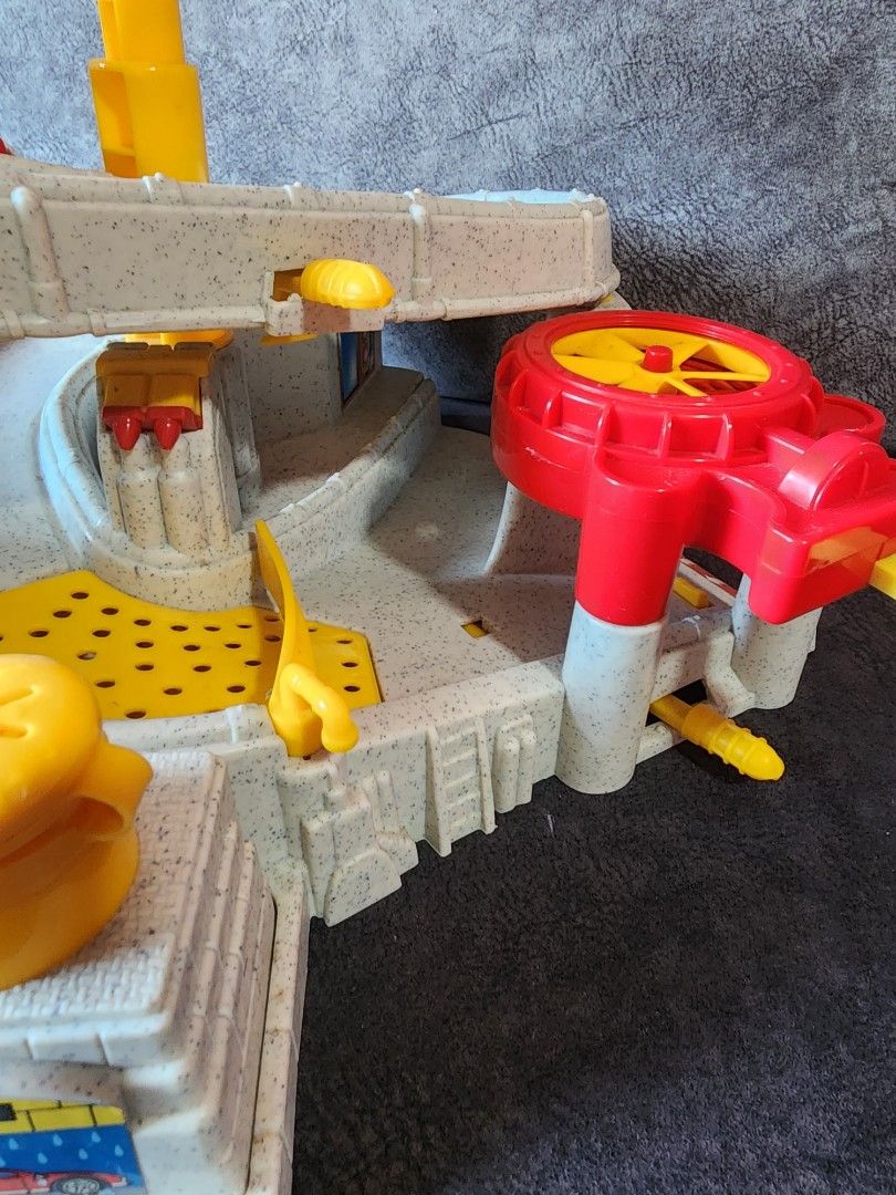 Matchbox Toy Car Track Set, Spin Cyclone Car Wash Playset With