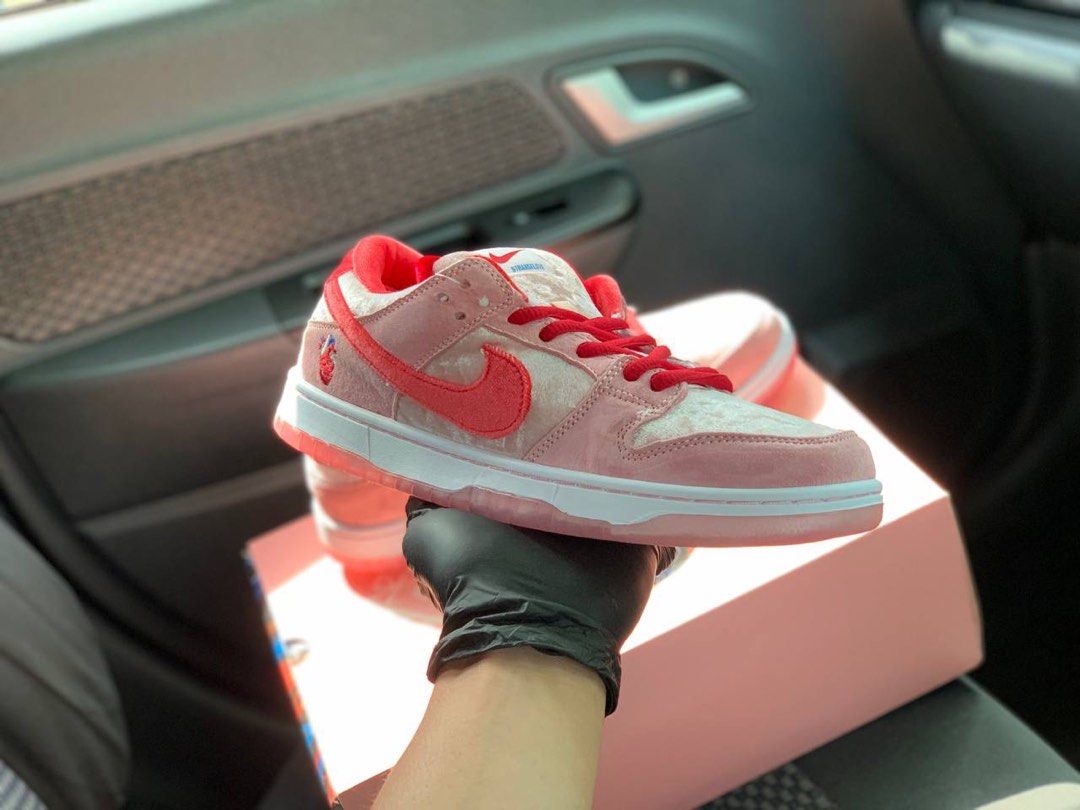 Stranger love best sale nike sb