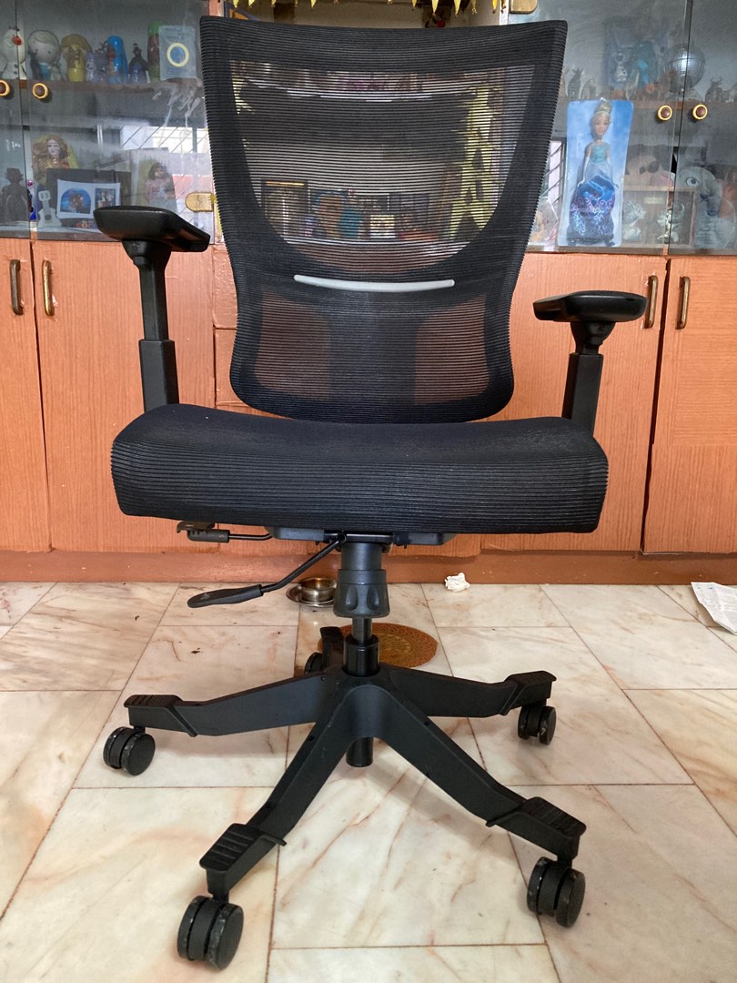 Office Chair Lightly used less than a year old chair Selling due to moving out reason Ergotune