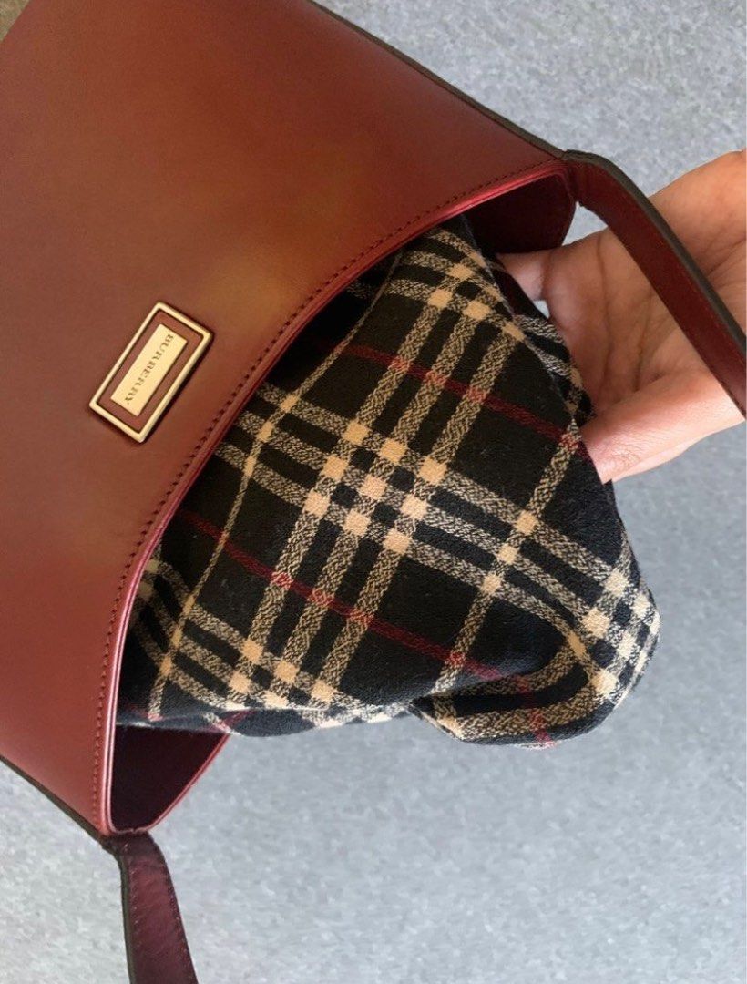 Original Burberry Shoulder Bag (Category: Luxury Bags & Wallets) located in Manila. Submitted by margauxr06 (Listing ID 1228586053, Image 3). Description: Original.