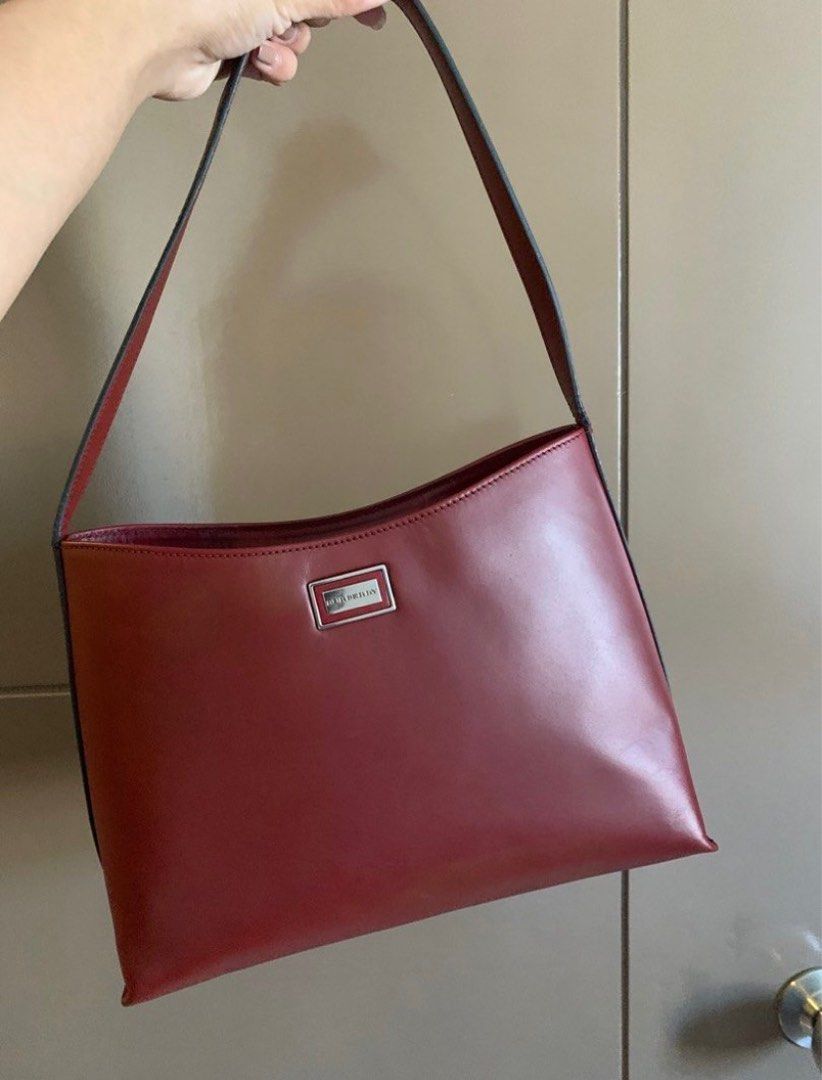 Original Burberry Shoulder Bag (Category: Luxury Bags & Wallets) located in Manila. Submitted by margauxr06 (Listing ID 1228586053, Image 2). Description: Original.