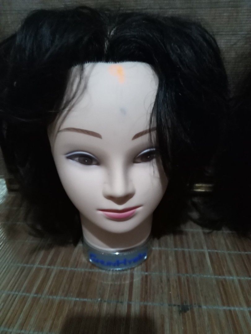 Php500 take 2, Hair and Make Up Mannequin Heads (Category: Makeup) located in Mandaluyong City. Submitted by Storage_Warrior (Listing ID 1228611182, Image 2). Description: Php500 take 2, Hair and Make Up Mannequin Heads.