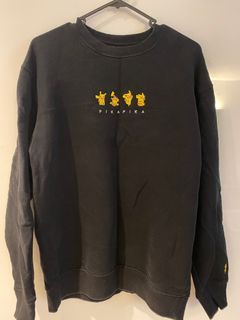 Pikachu sweatshirt L