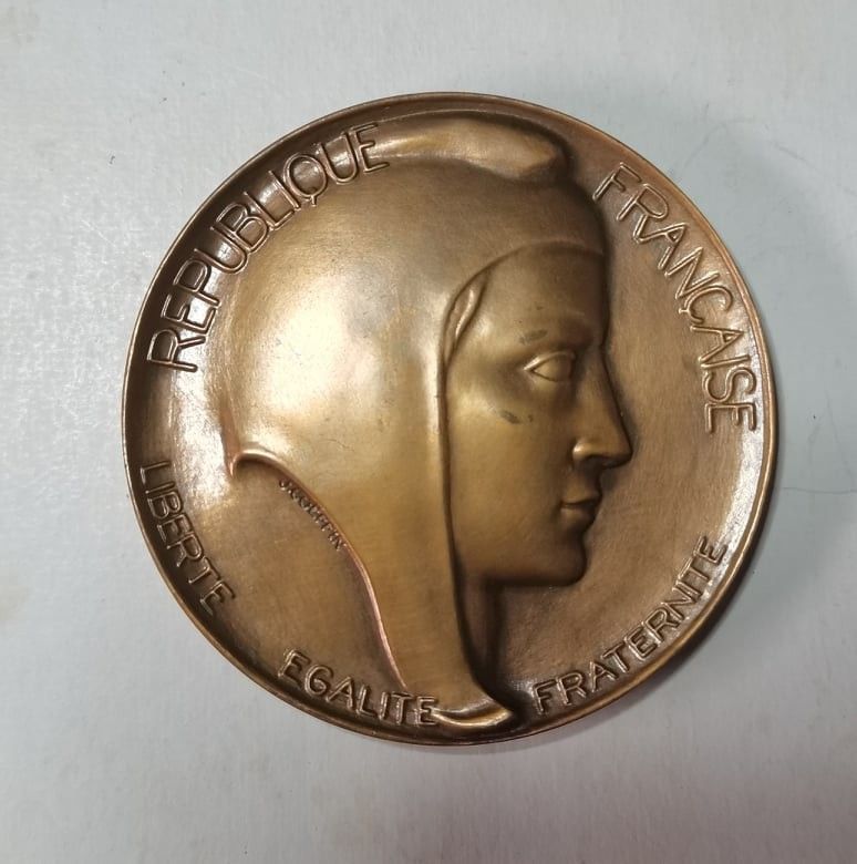 Republic of francaise big medal, Hobbies & Toys, Memorabilia