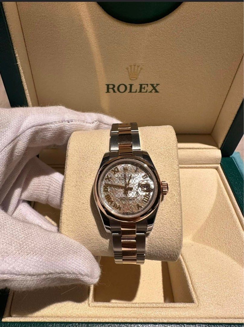 Rolex 2018 MOP dial Two Tone Everose 26mm (Category: Luxury Watches) located in Pasig City. Submitted by Watchaholics (Listing ID 1228608615, Image 2). Description: Rolex 2018 MOP fial Two Tone Everose 26mm Ref 179161 26mm 2018 yr model 9.8/10 condition MOP - Rare Face With warranty card For only 580k You may DM or contact me @ 09615077138 Thanks admin😉 .