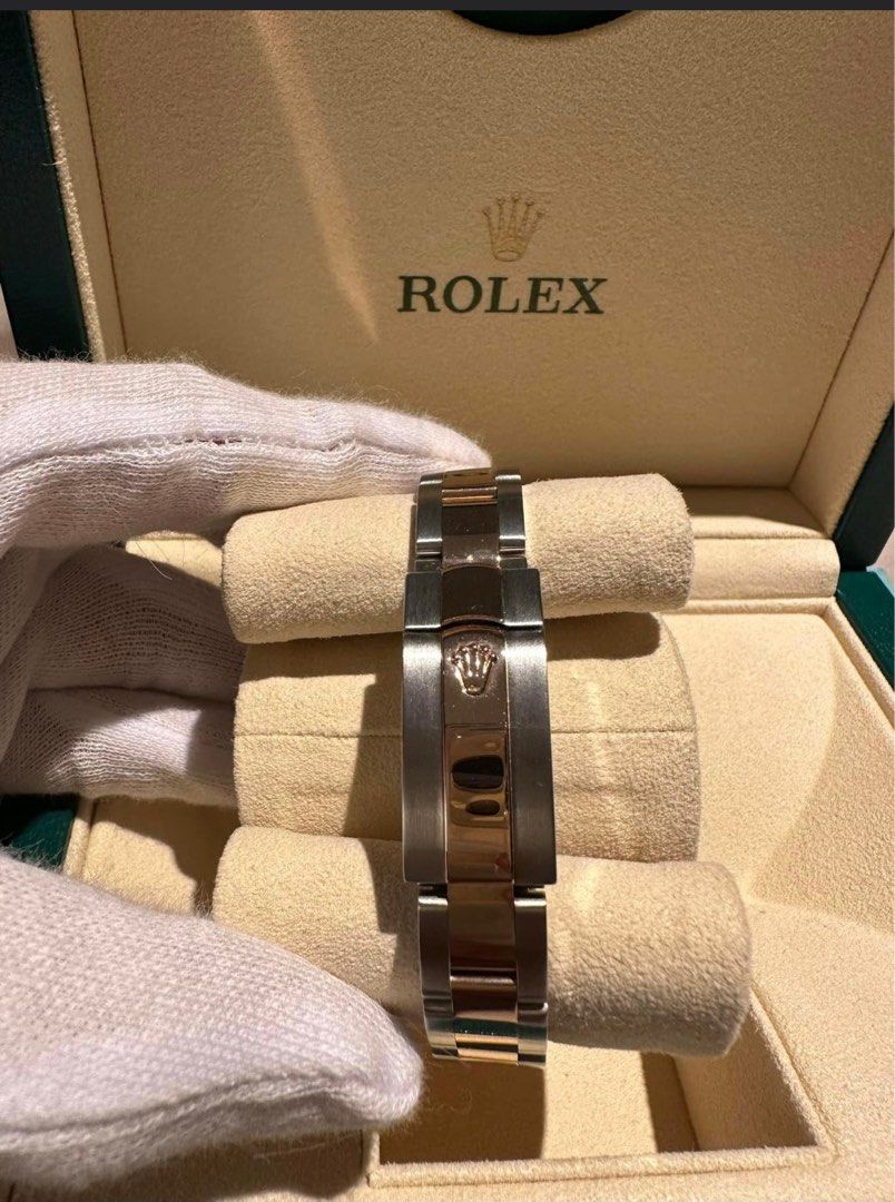 Rolex 2018 MOP dial Two Tone Everose 26mm (Category: Luxury Watches) located in Pasig City. Submitted by Watchaholics (Listing ID 1228608615, Image 3). Description: Rolex 2018 MOP fial Two Tone Everose 26mm Ref 179161 26mm 2018 yr model 9.8/10 condition MOP - Rare Face With warranty card For only 580k You may DM or contact me @ 09615077138 Thanks admin😉 .