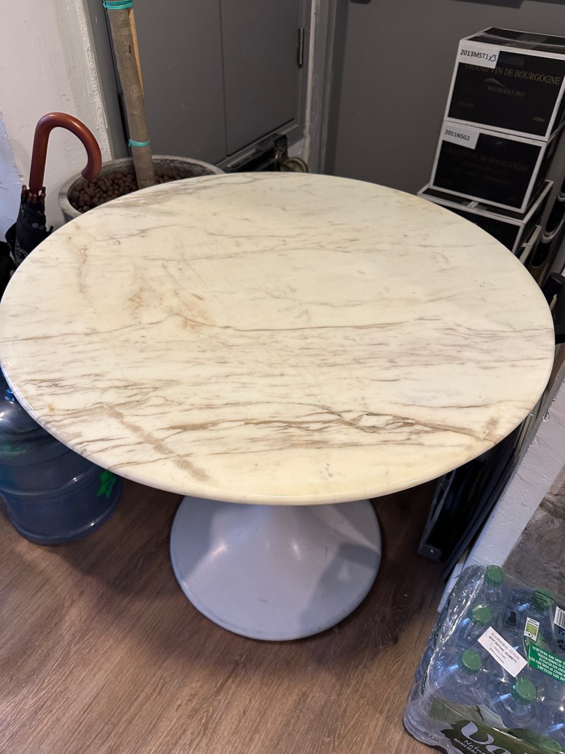 Round Table x2 and Office Chair x2 for free, 傢俬＆家居, 傢俬, 桌子 Carousell