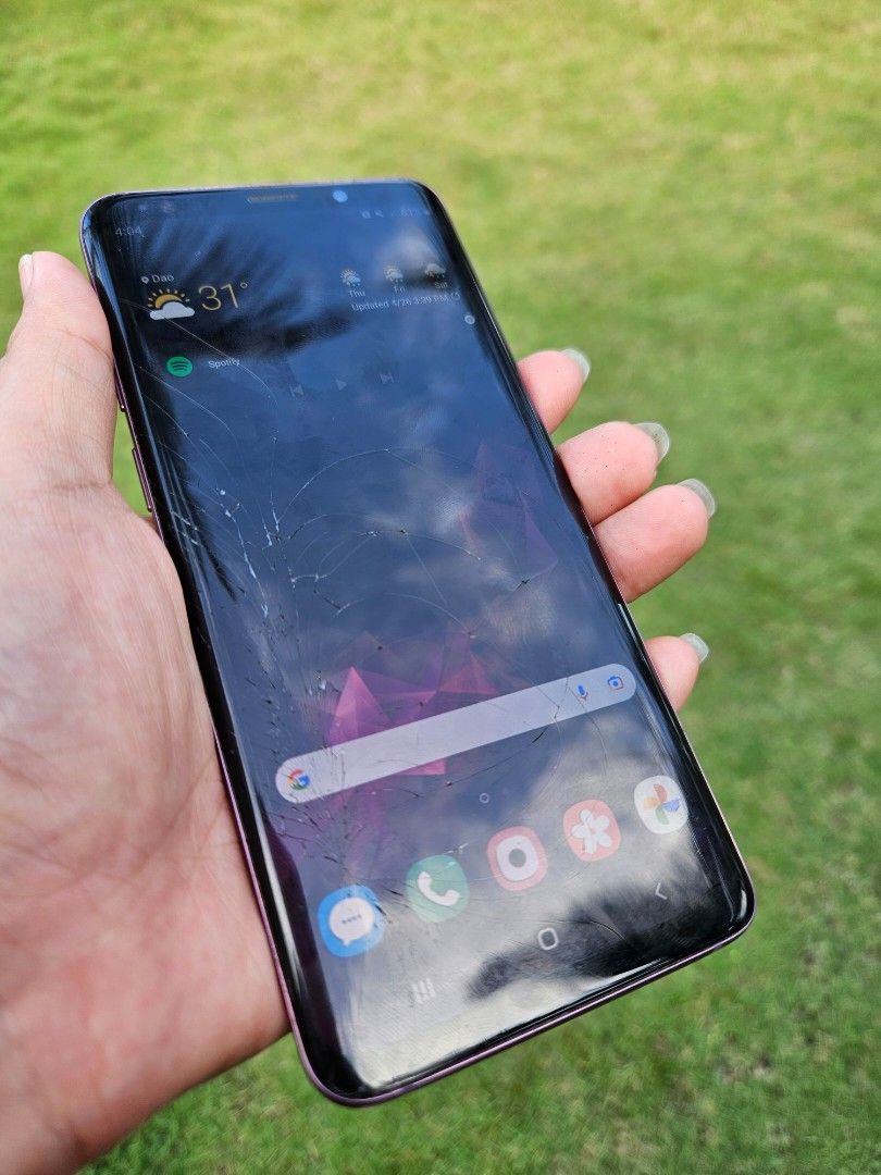 Samsung Galaxy S9 Plus 128GB (Category: Samsung) located in Cebu City. Submitted by maeemp (Listing ID 1228642224, Image 2). Description: Samsung Galaxy S9 Plus 128GB Dual Sim, 6GB RAM NTC Openline With crack on screen but does not affect performance With compatible fast chargers With original spigen case with card slot.