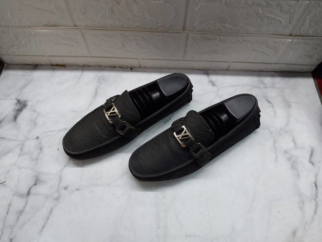 Sepatu Louis Vuitton 88001A9 Loafers Mocassim Leather Black Size 39  (24,5cm), Fesyen Pria, Sepatu , Sepatu Formal di Carousell