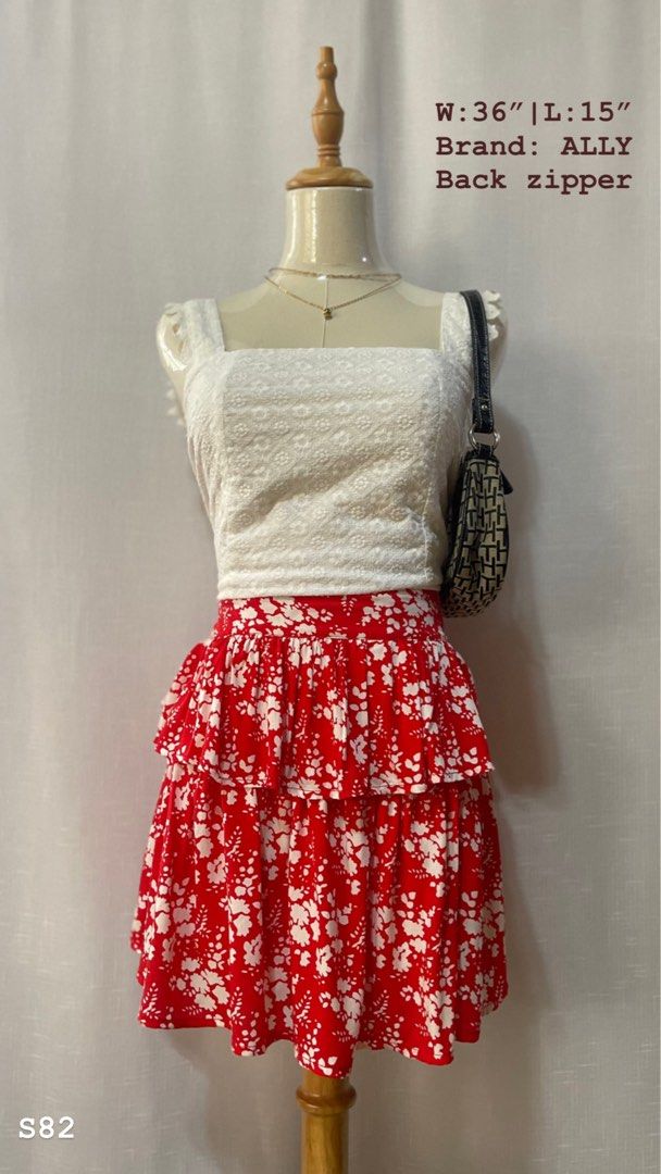 Signature Mini Skirt (Category: Skirts) located in Mogpog. Submitted by cleeey (Listing ID 1228606281, Image 1). Description: DUBAI/AUSSIE SIGNATURE SKIRT ✨ 📌 Color may vary due to lighting 📌 This is preloved item, manage your expectation. 📌 Payment first.