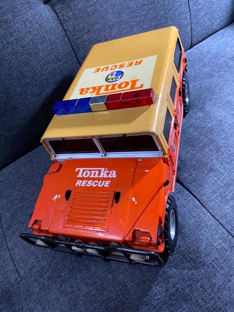 Tonka Rescue 88 Fire Rescue Hummer with Lights and Sound Action